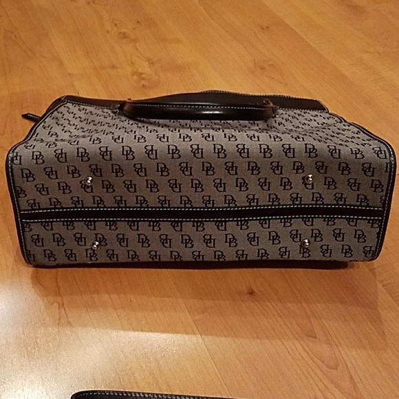 Dooney and Bourke Double Pocket Tote - Picture 5 of 6